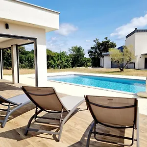 https://le-gite-city-haut-de-gamme-jardin-piscine.midi-pyreneeshotels.com